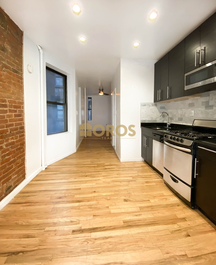 217 East 10th Street - Photo 4