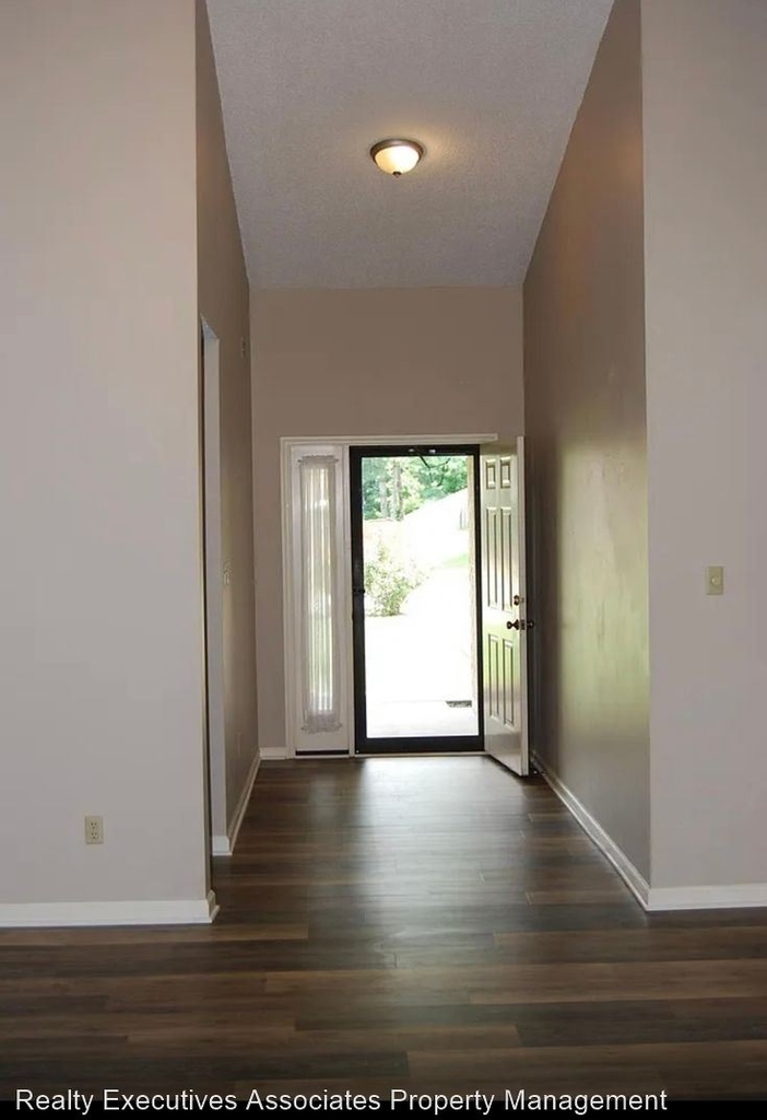 8732 Shoreham Boulevard - Photo 2