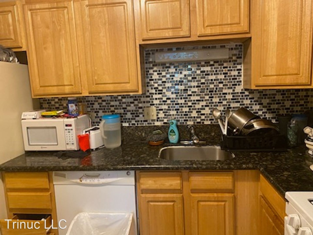 200 bayside ave Unit 4 - Photo 9