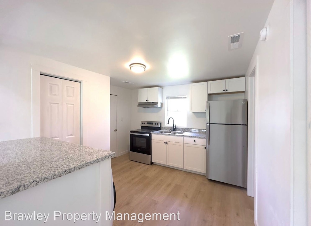 1214 S Lincoln Street - Photo 1