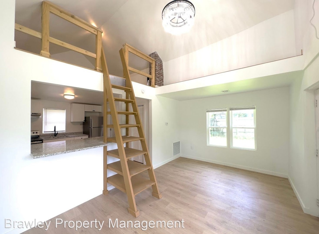 1214 S Lincoln Street - Photo 0