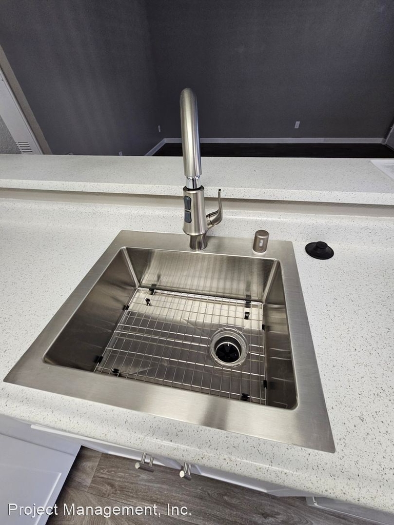 2411 Mission Ave - Photo 4