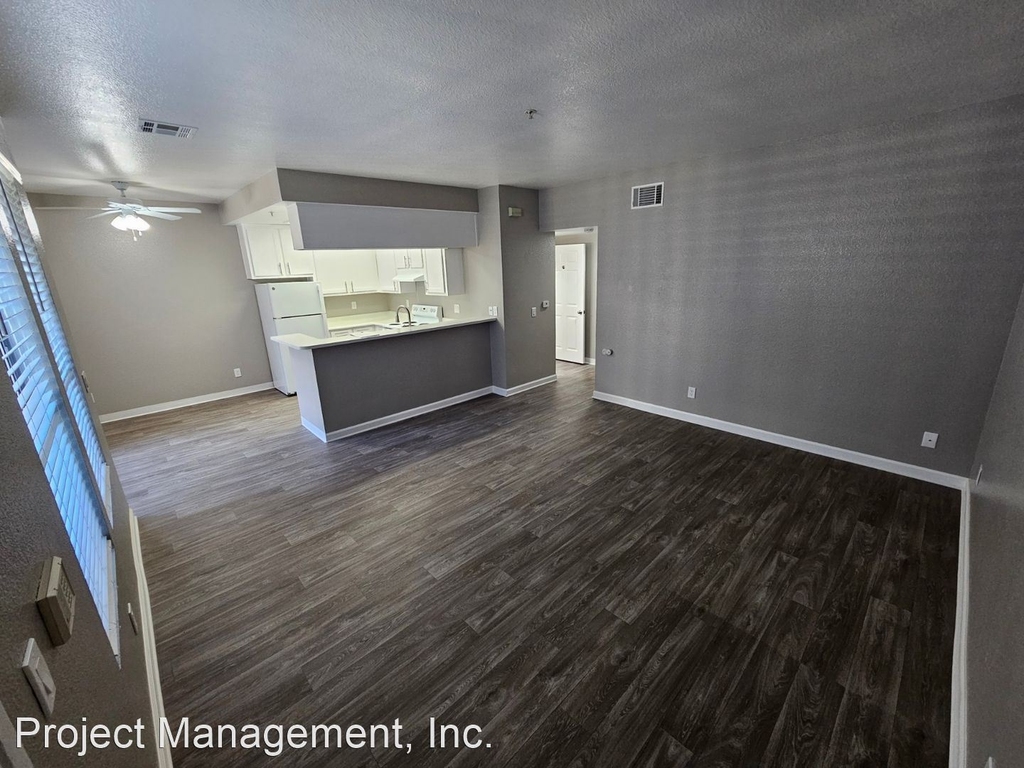 2411 Mission Ave - Photo 0