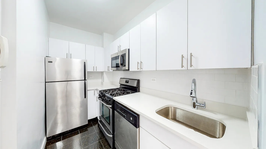 5th Avenue - Photo 3