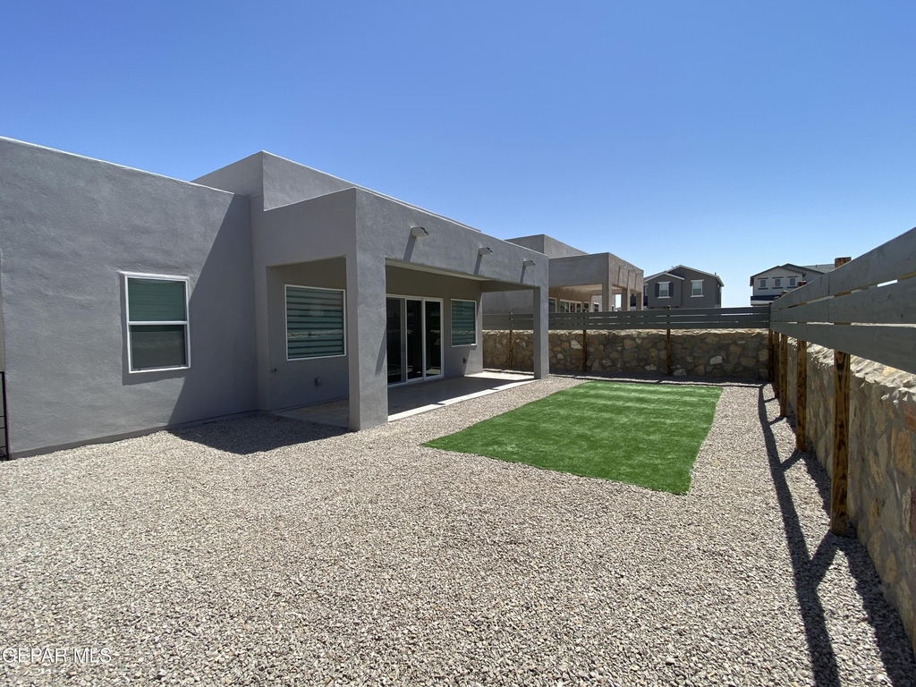 12360 Desert Wolf Avenue - Photo 27