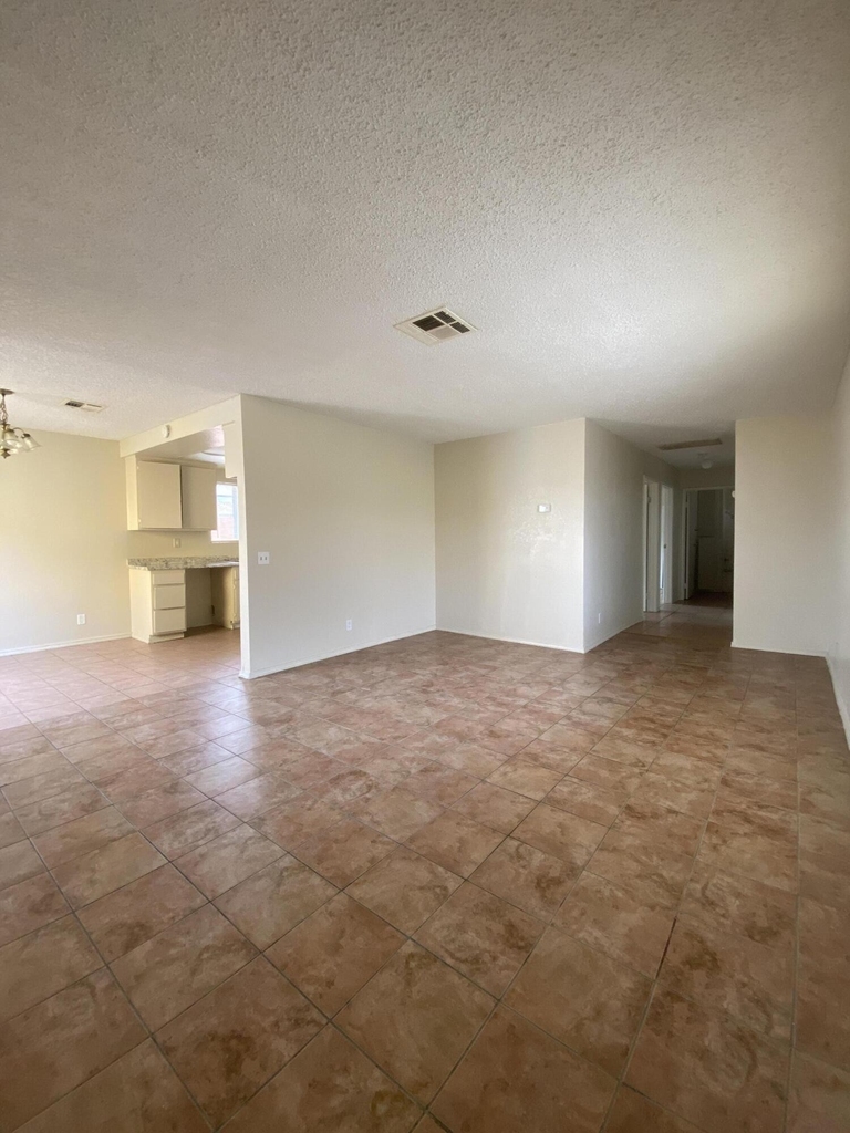 2540 Diamond Street - Photo 5