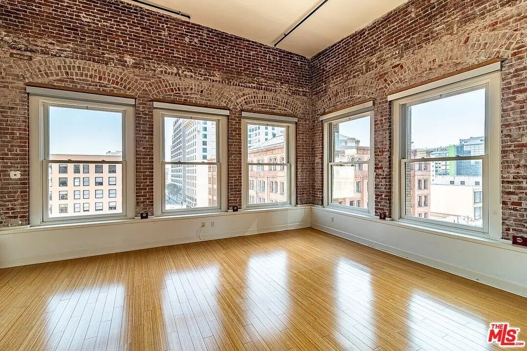 253 S Broadway - Photo 4