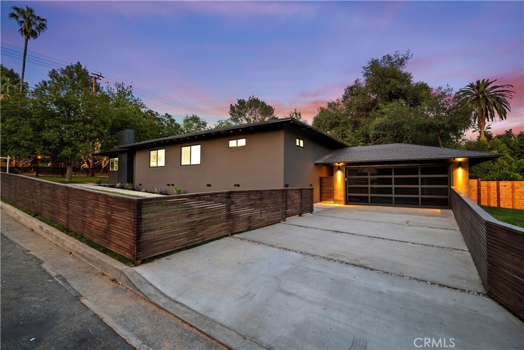 400 E Calaveras Street - Photo 1