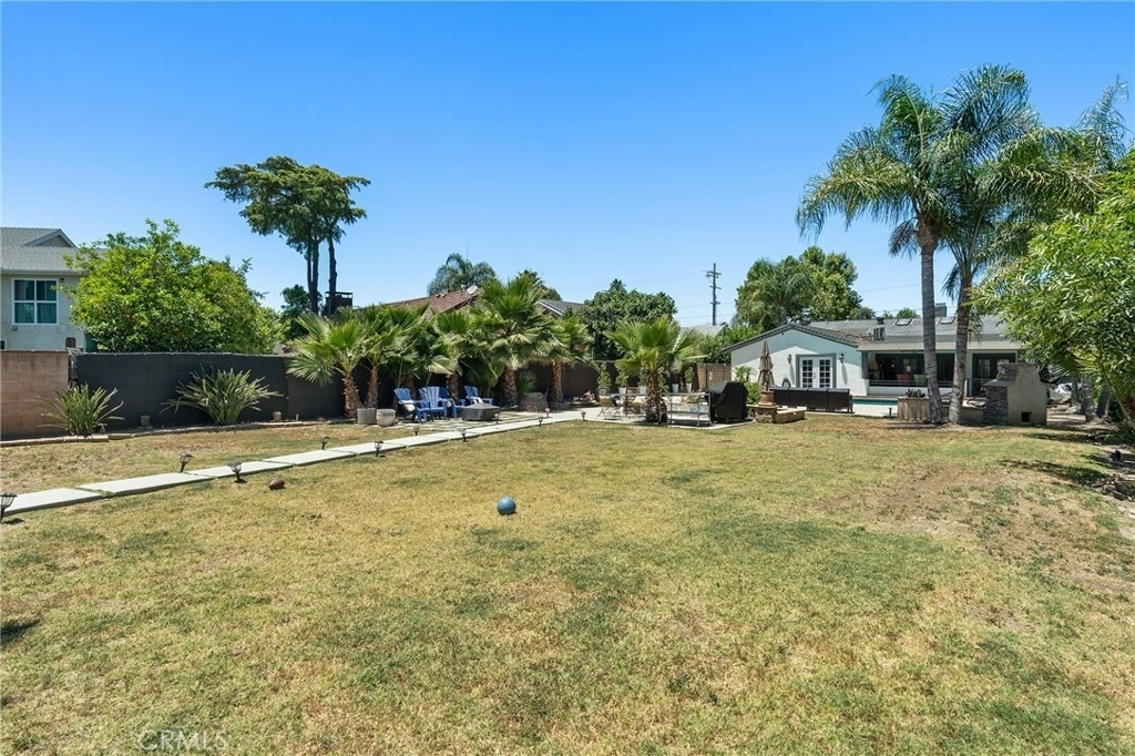 23036 Burbank Boulevard - Photo 39