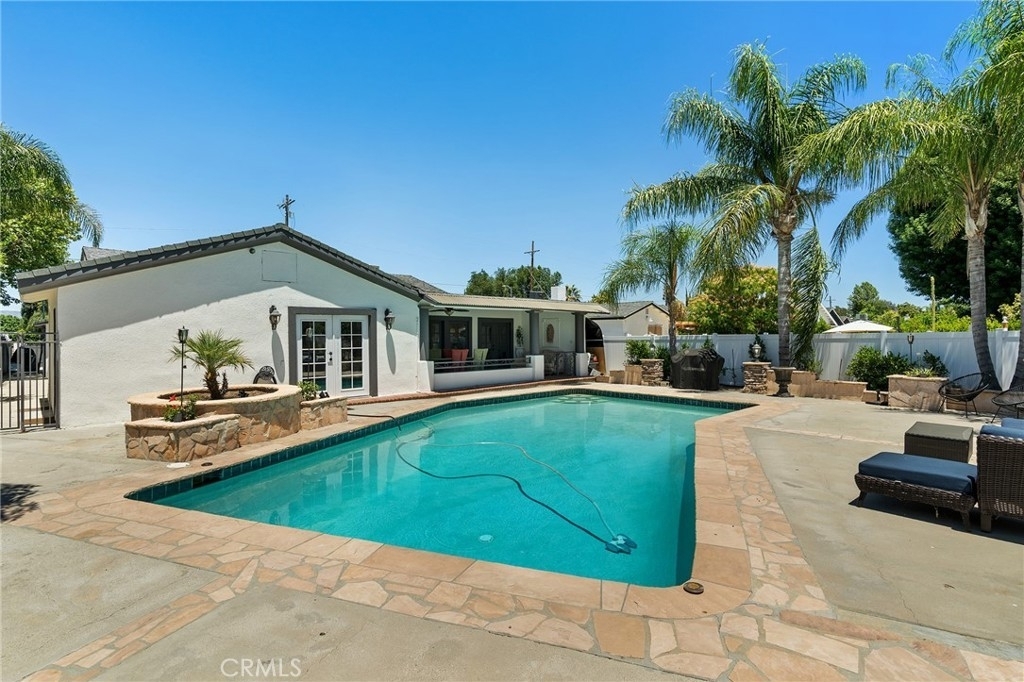 23036 Burbank Boulevard - Photo 37