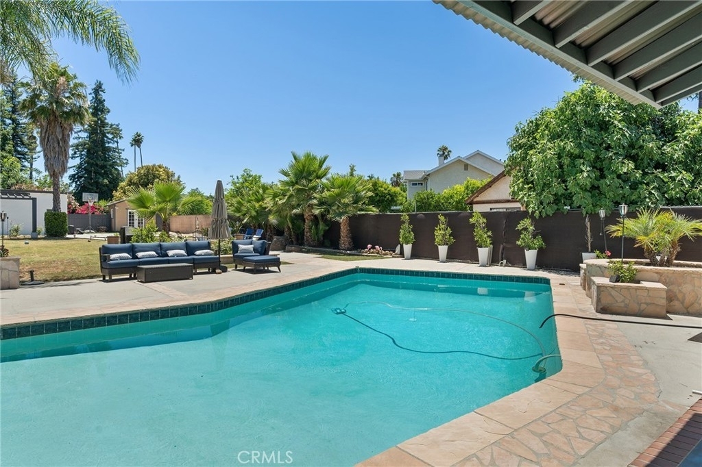 23036 Burbank Boulevard - Photo 38