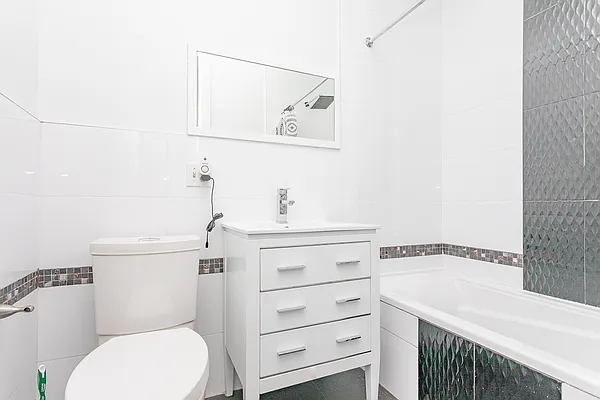 31 Montrose Avenue - Photo 3