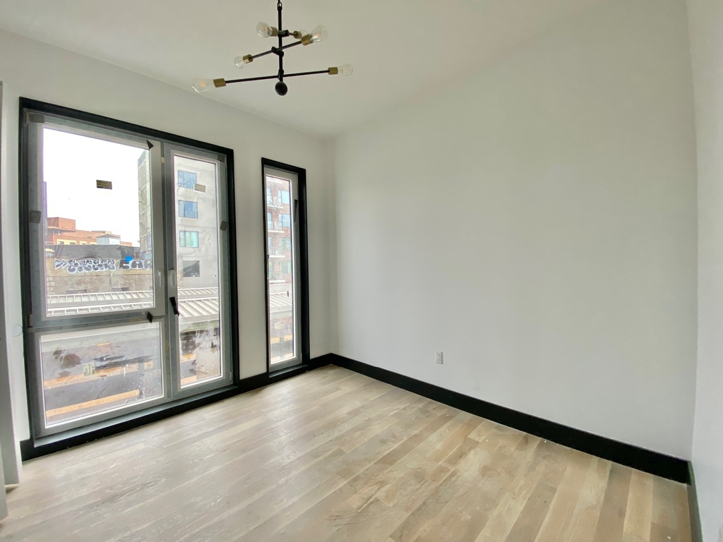 923 Broadway - Photo 2