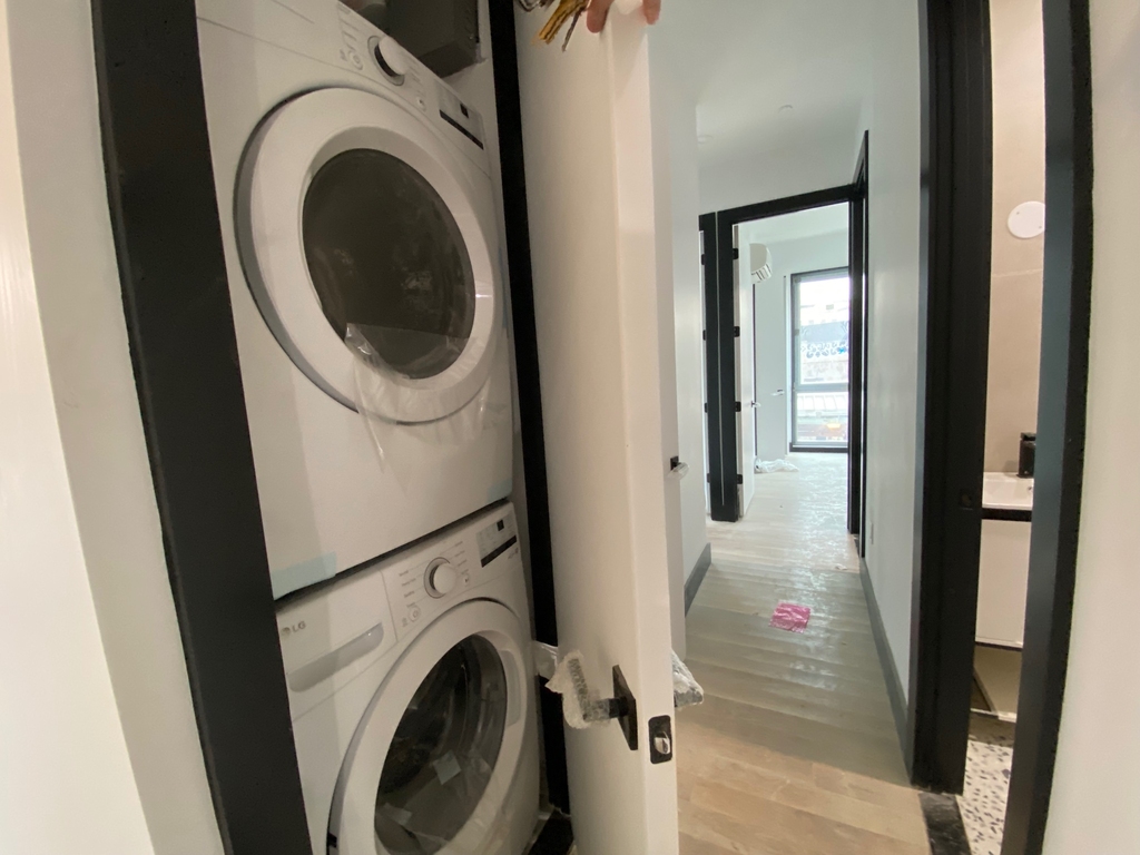 923 Broadway - Photo 3