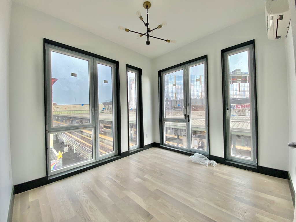 923 Broadway - Photo 0