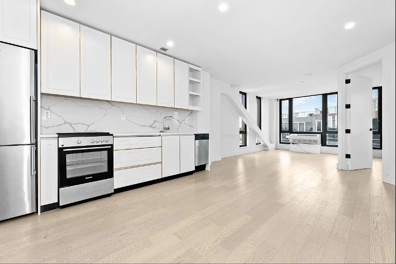 635 4th Avenue - Photo 0