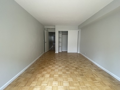 East 50th Street - Photo 5