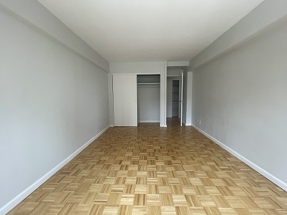 East 50th Street - Photo 3