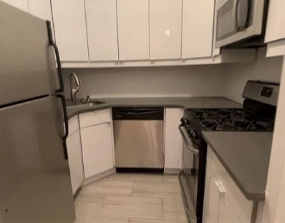 East 50th Street - Photo 6