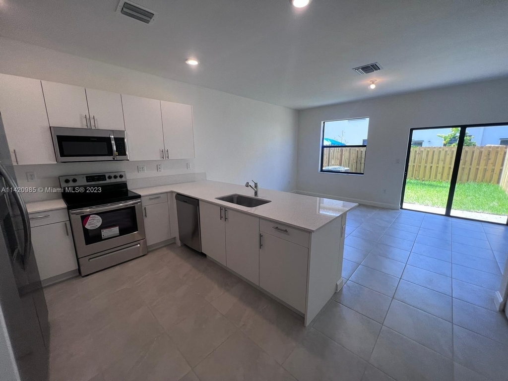 11831 Sw 246 Terr - Photo 1