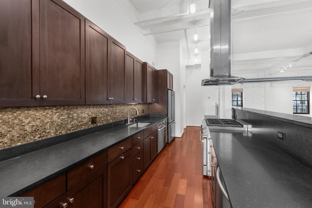 1220 Bank St - Photo 8