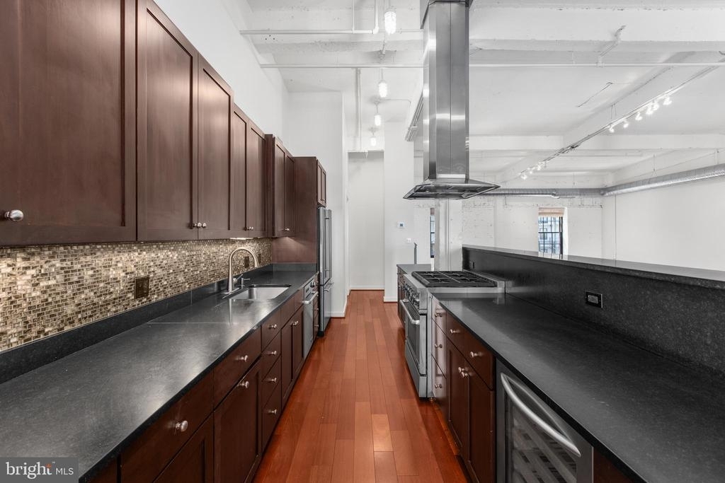1220 Bank St - Photo 9
