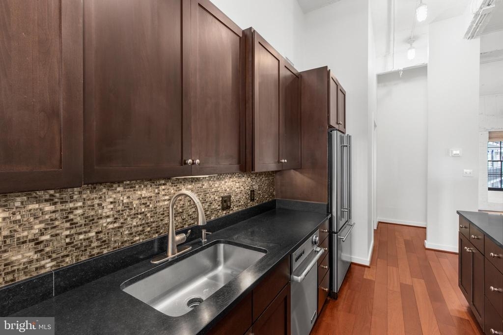 1220 Bank St - Photo 10