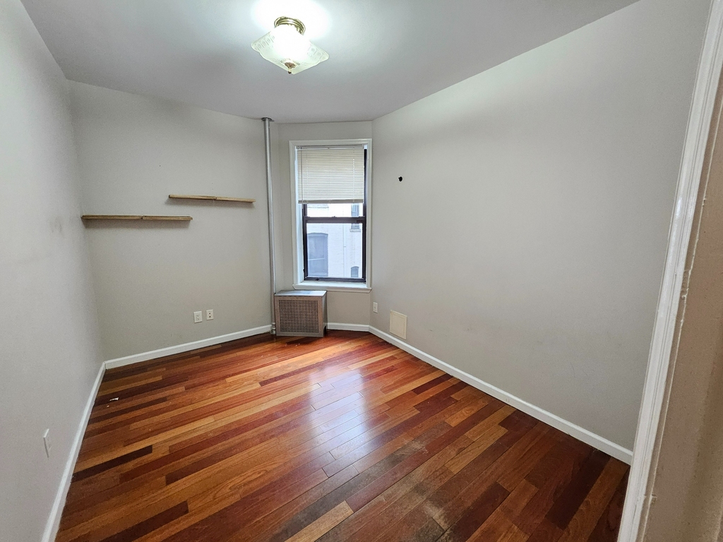 323 68th Street - Photo 4