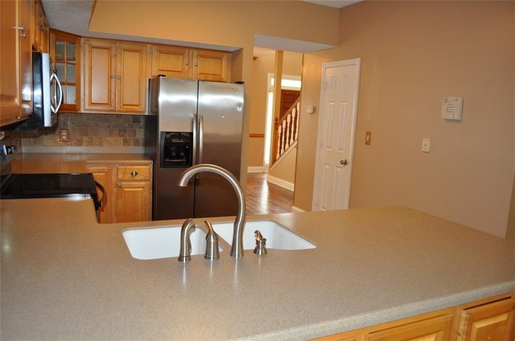 320 Greenmont Circle - Photo 2