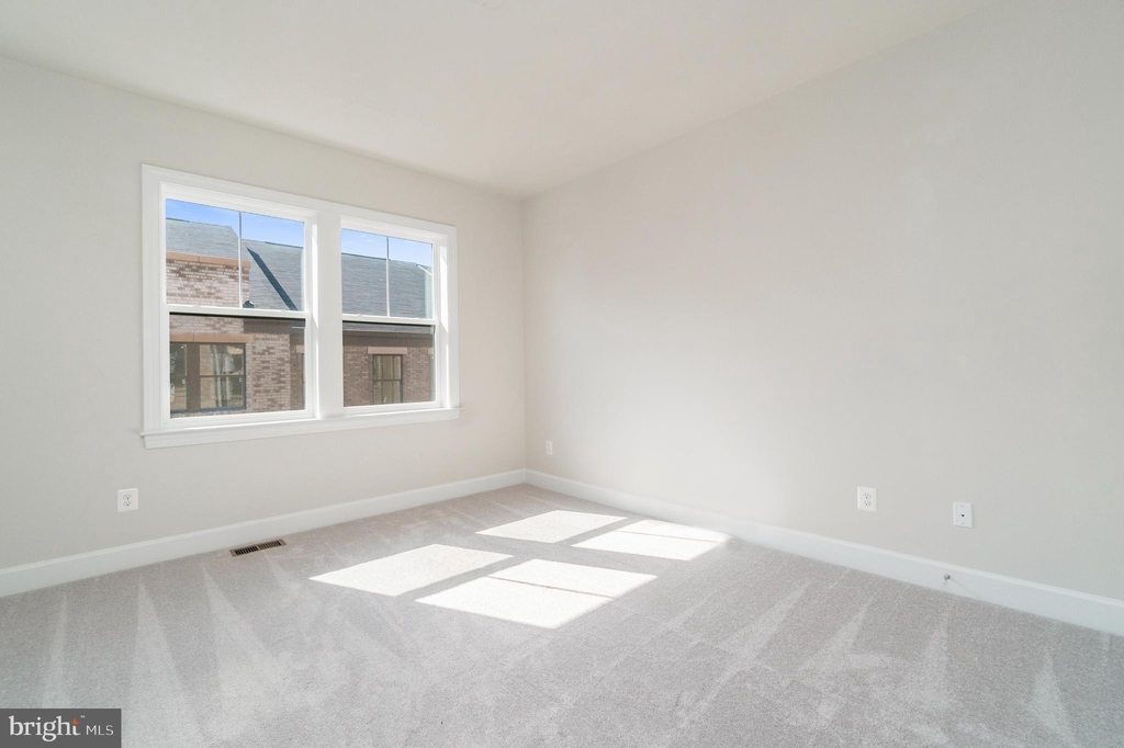 20661 River Liffey Terrace - Photo 17