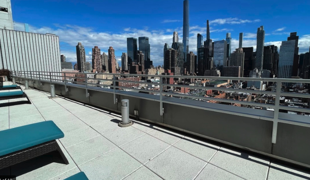 West 52nd - Photo 6