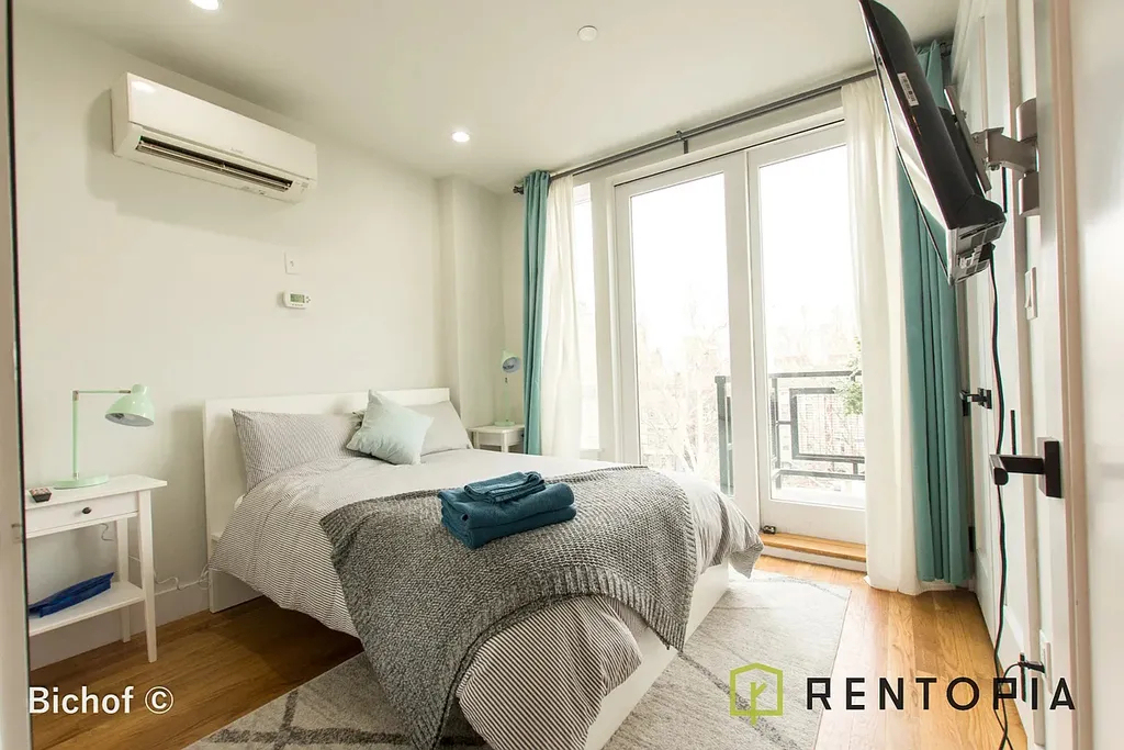 854 Metropolitan Avenue - Photo 4