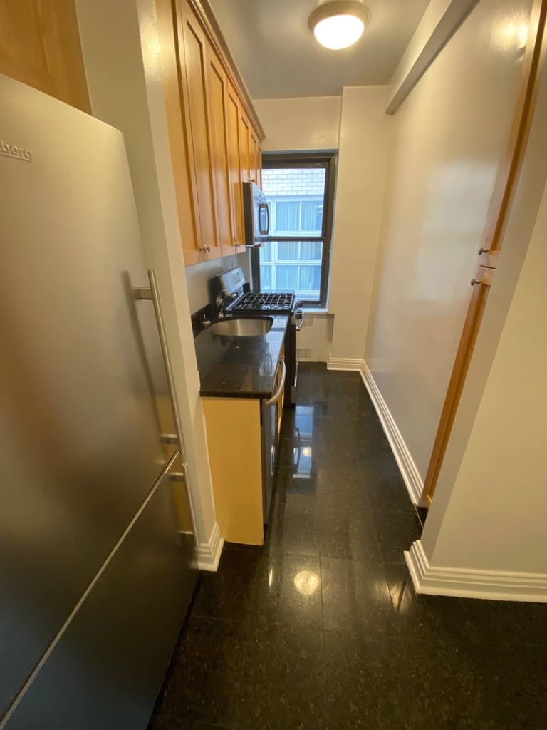  East 56th Street - Photo 4