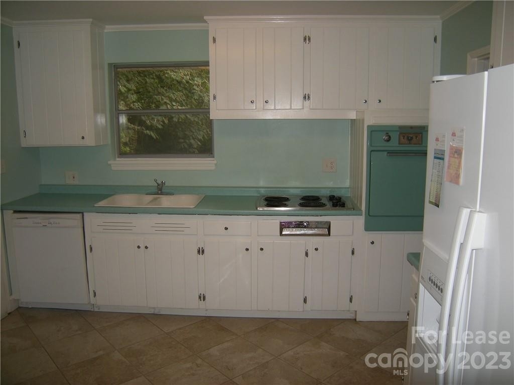 1215 Sewickley Drive - Photo 3