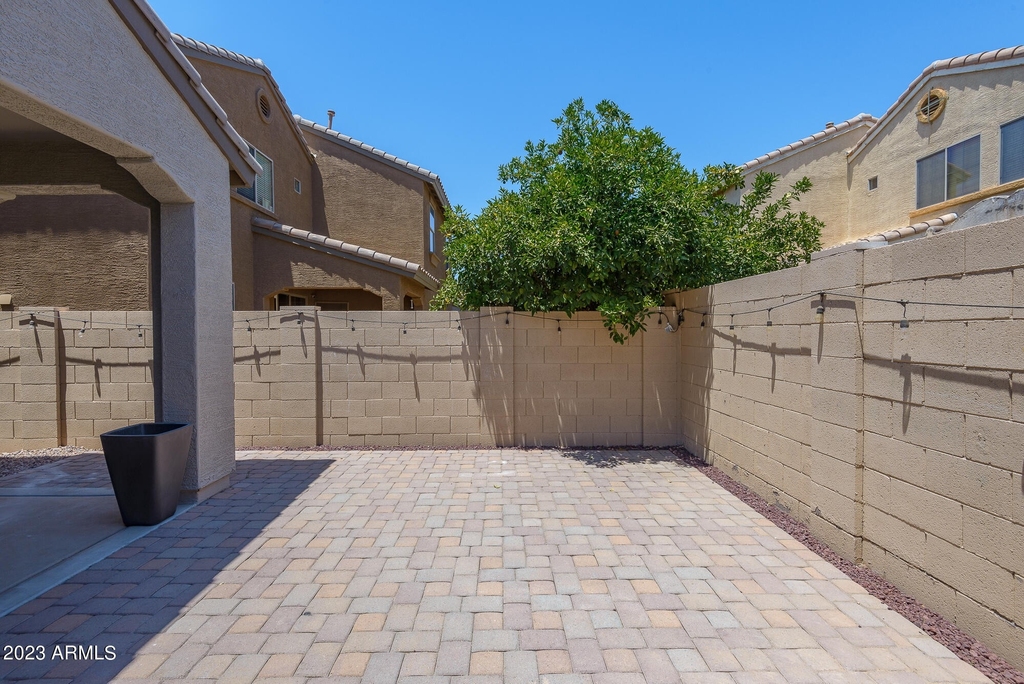 21090 E Munoz Street - Photo 43