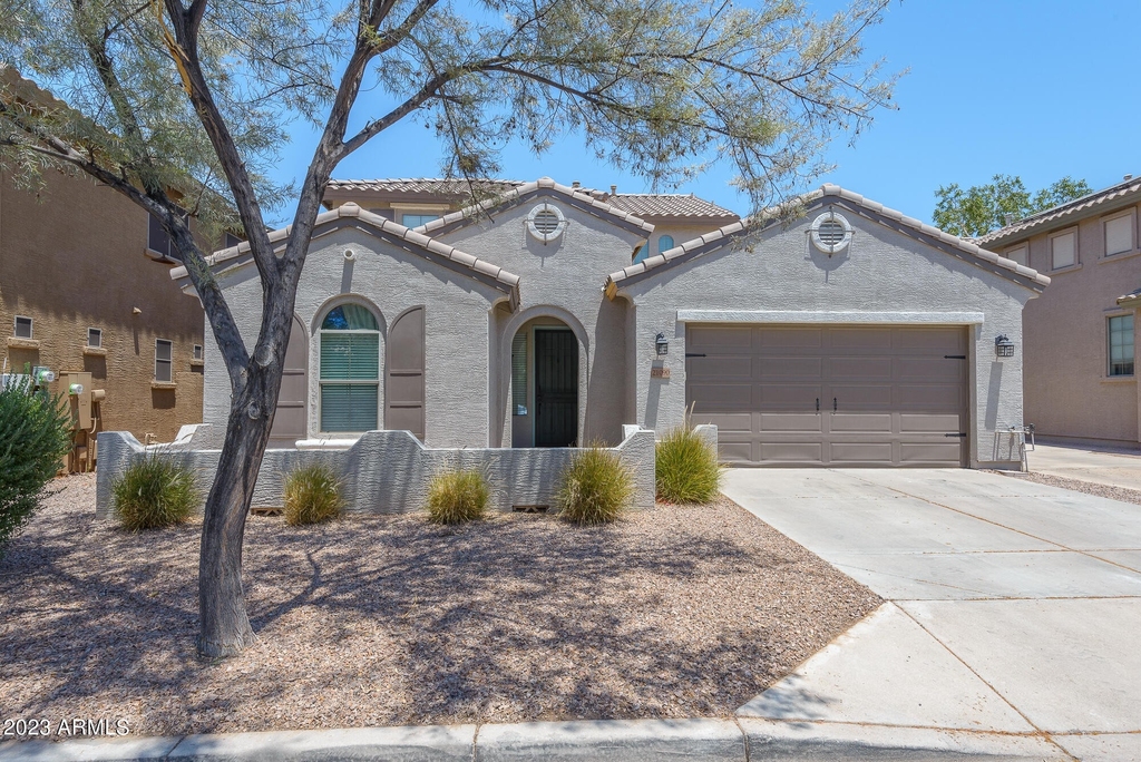 21090 E Munoz Street - Photo 0