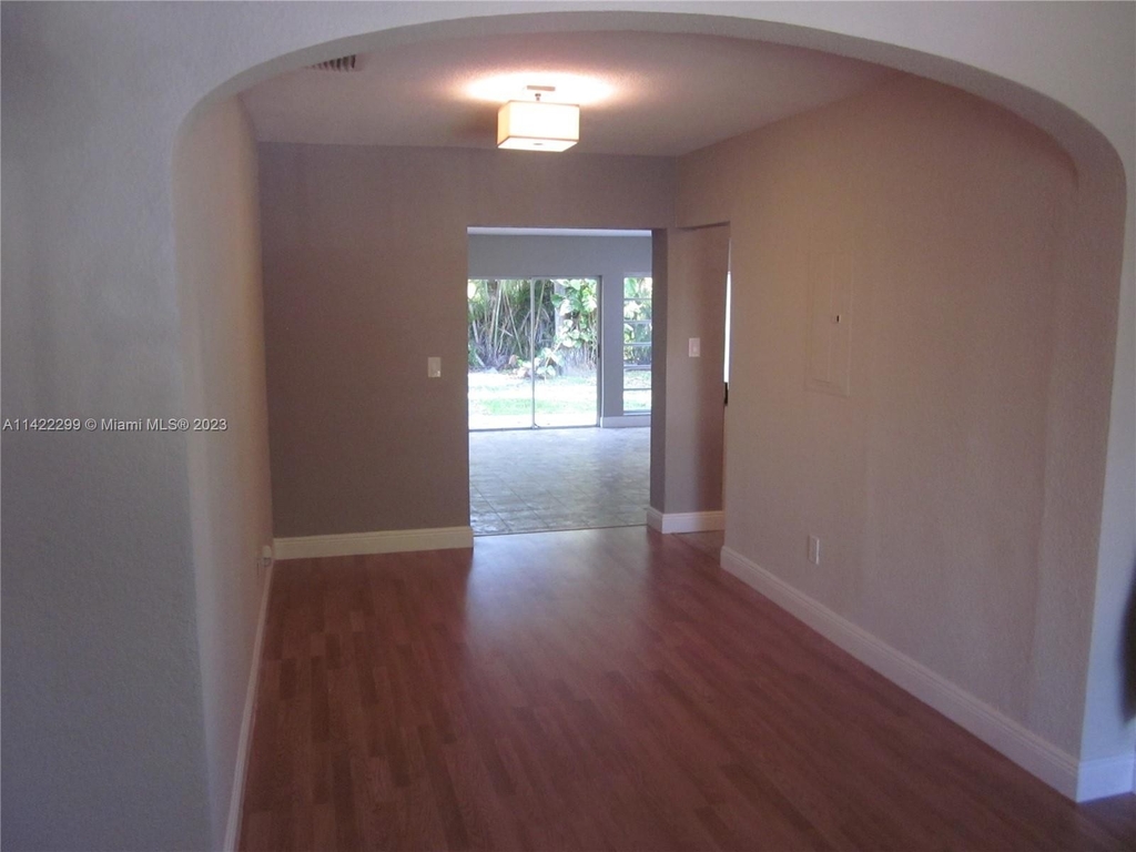 2484 Sw 24th Ter - Photo 4