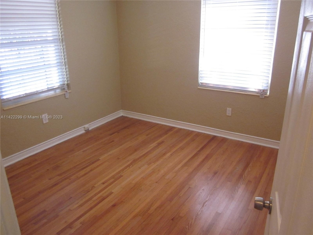 2484 Sw 24th Ter - Photo 13