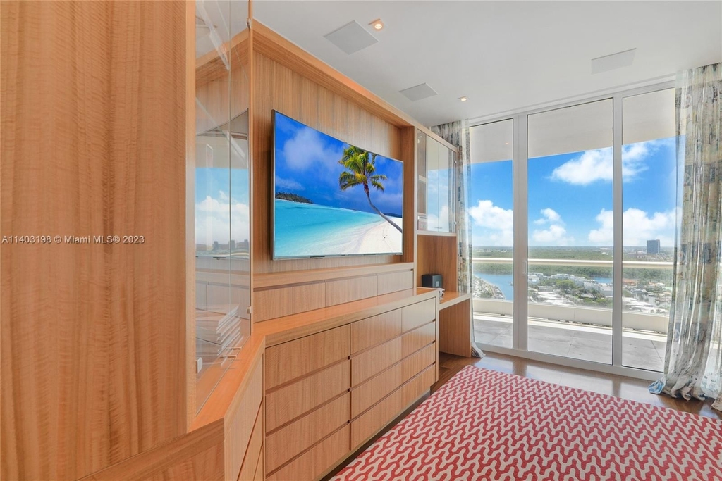16047 Collins Ave - Photo 11