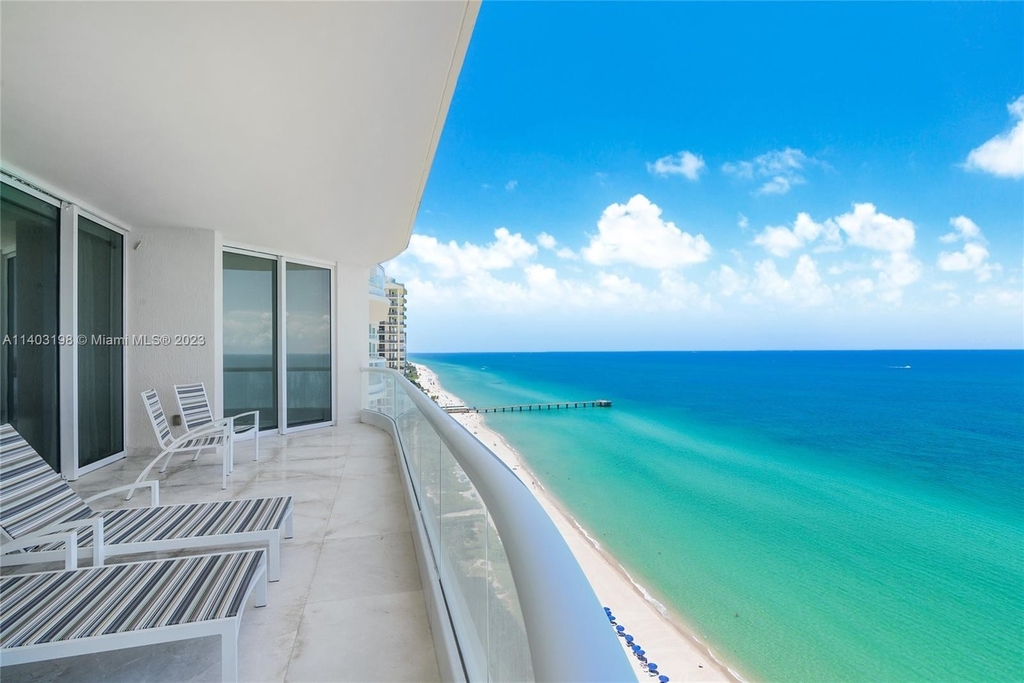16047 Collins Ave - Photo 15