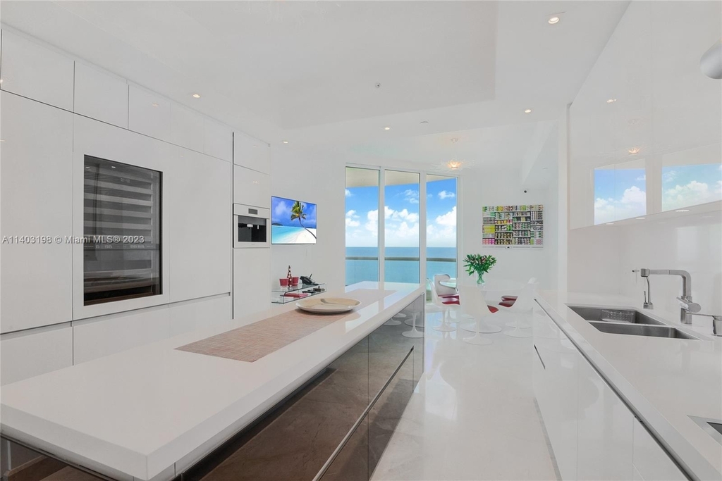16047 Collins Ave - Photo 3