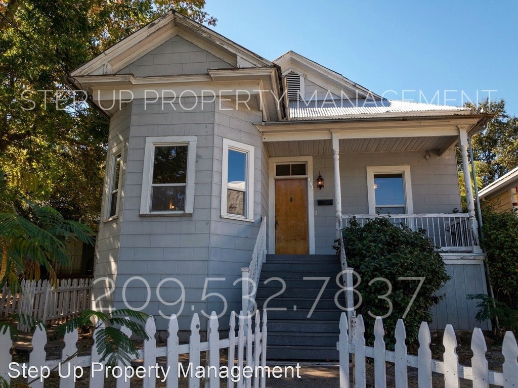 582 Olive St - Photo 0