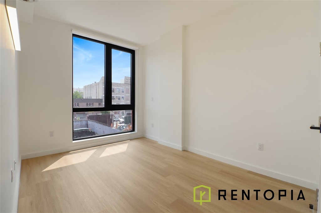 1010 Pacific Street - Photo 2