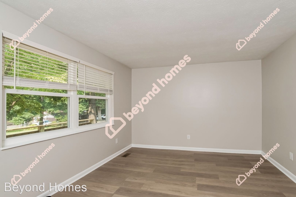 5317 Foxwood Road - Photo 3