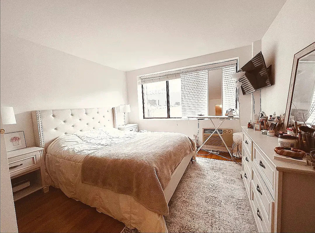 1425 York Avenue - Photo 1