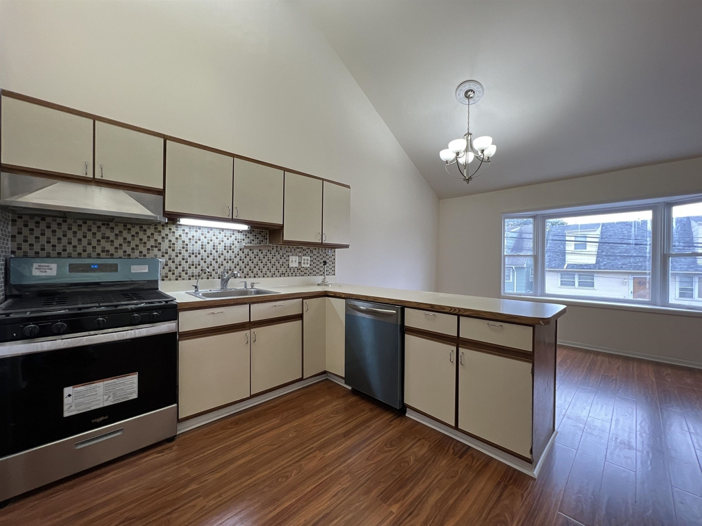 326 Winfield Ave - Photo 0