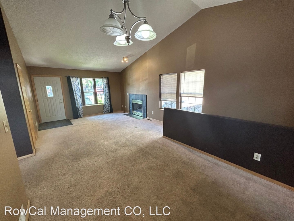 6821 Overland Drive - Photo 2