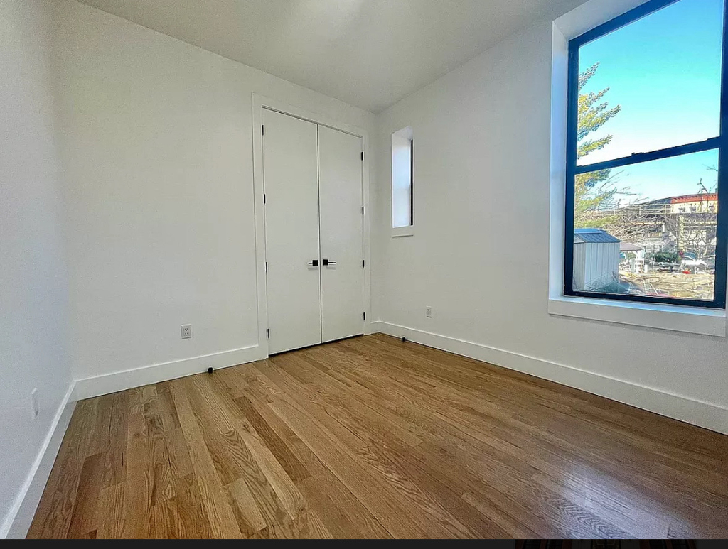 1027 Putnam Avenue - Photo 2
