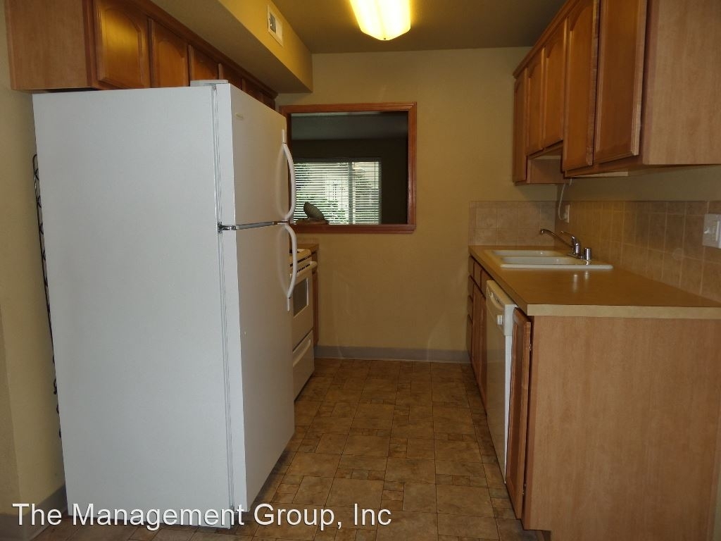 693 32nd St. Unit 5 - Photo 2