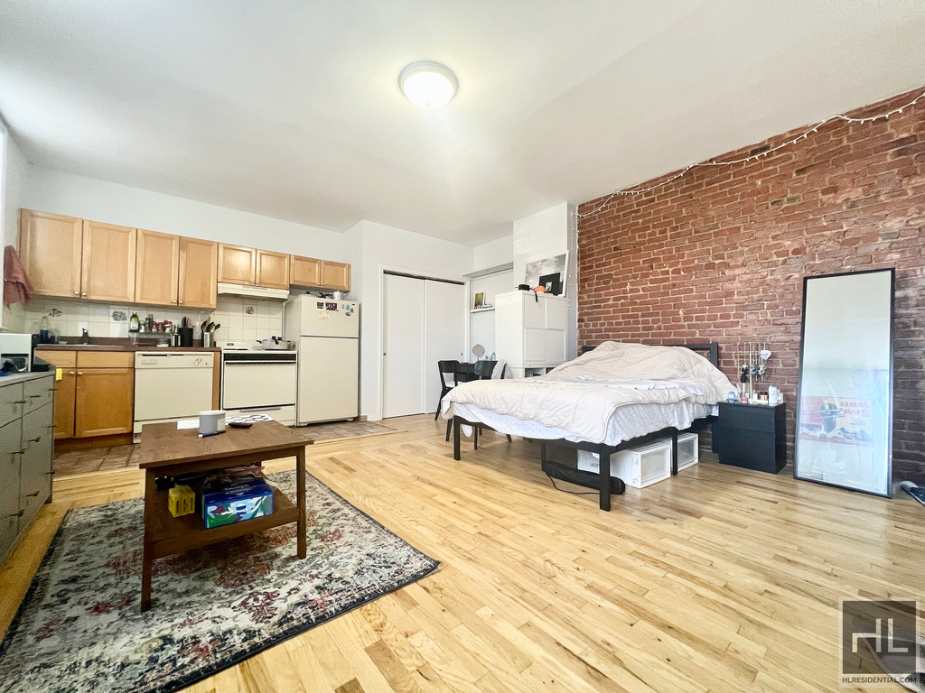 40-04 36 Avenue - Photo 0
